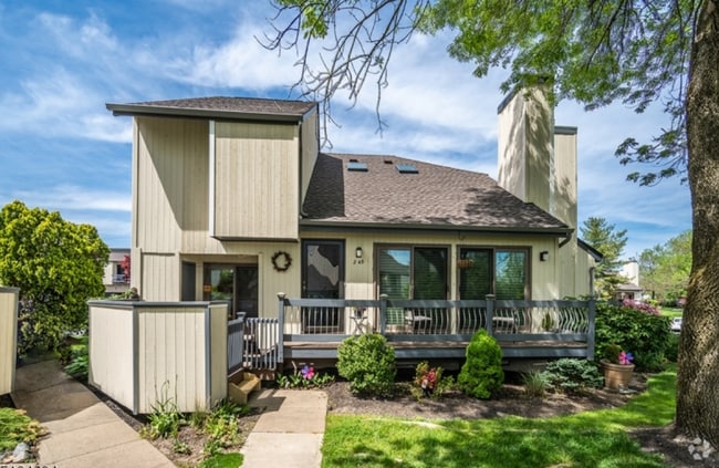 245 Crabtree Ct