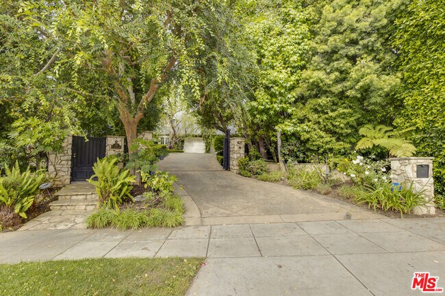 Foto del edificio - 821 Whittier Dr