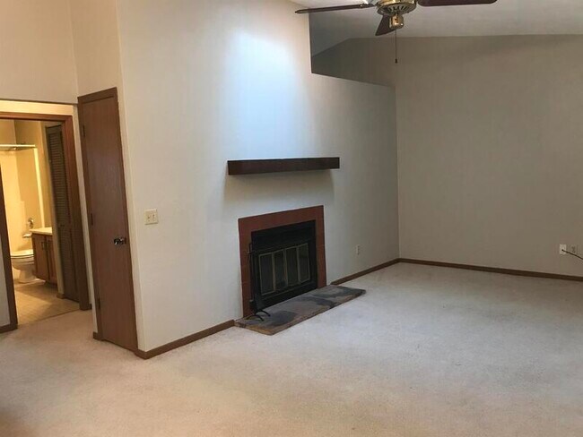 Building Photo - 256 Eagle Ridge