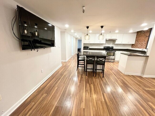 Building Photo - 39 Hemenway St