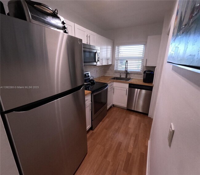 Building Photo - 1943 Monroe St