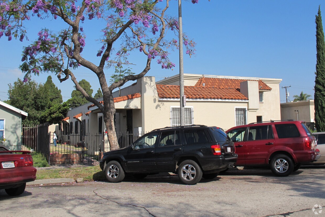 Primary Photo - 1741 Chestnut Ave