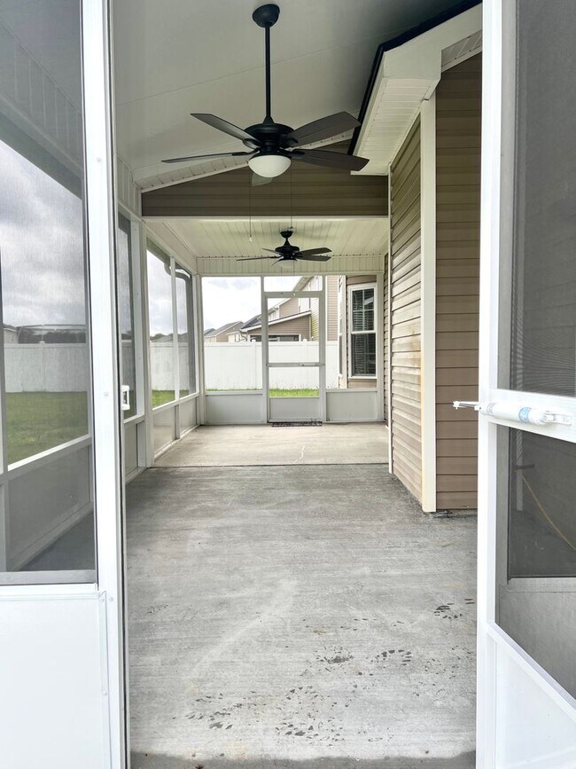 Foto del edificio - 639 Red Oak Ln