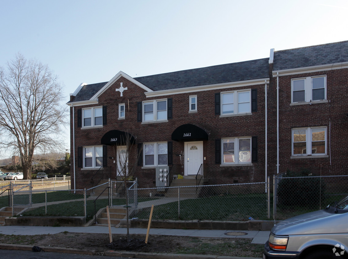 Primary Photo - 1661-1663 Trinidad Ave NE