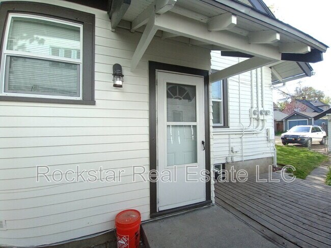 Foto del edificio - 1739 W Tenth Ave