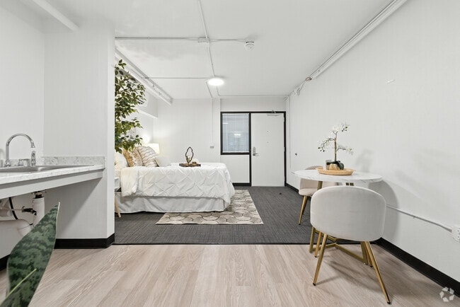 Sitting area - 1612 Apartments