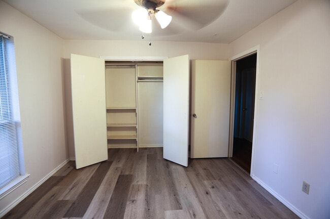 Foto del edificio - 1504 Flintwood Dr