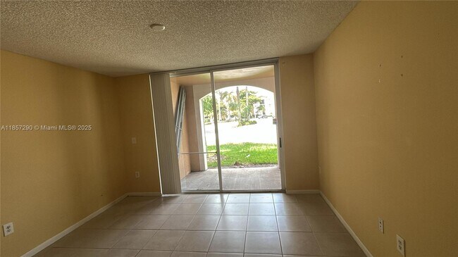 Foto del edificio - 2103 Renaissance Blvd