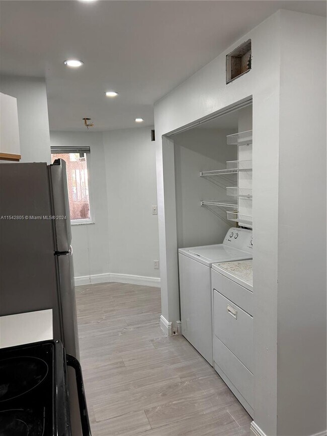 Building Photo - 745 NW 92nd Ave