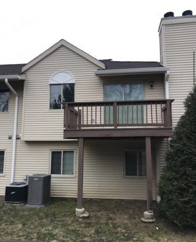 Building Photo - 302 Green Meadow Ln
