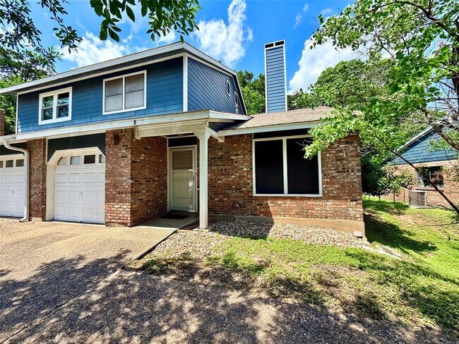 Building Photo - 3900 Knollwood Dr