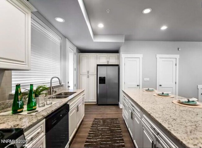 Foto del edificio - 770 Bluffs Ct