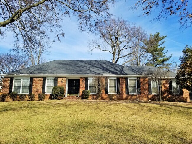 Foto del edificio - FRESH Paint!  Sprawling, Hurstbourne Ranch with Basement!  3 Bedrooms, 3 Full Baths, Hardwood Flo...