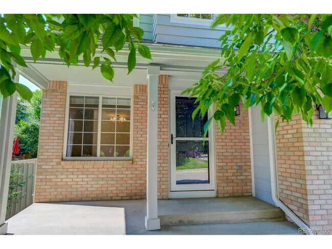 Foto del edificio - 1328 Amherst St