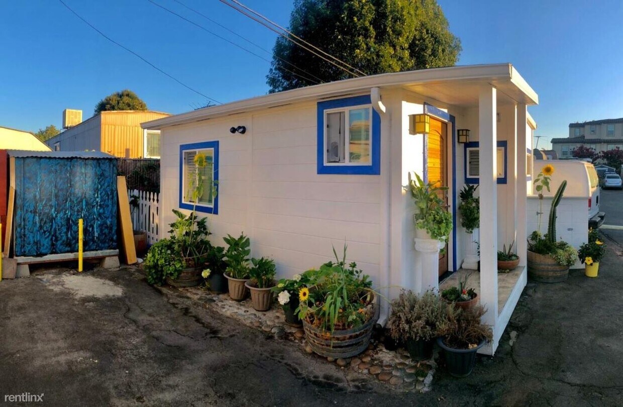 Primary Photo - 527 McLaughlin Ave