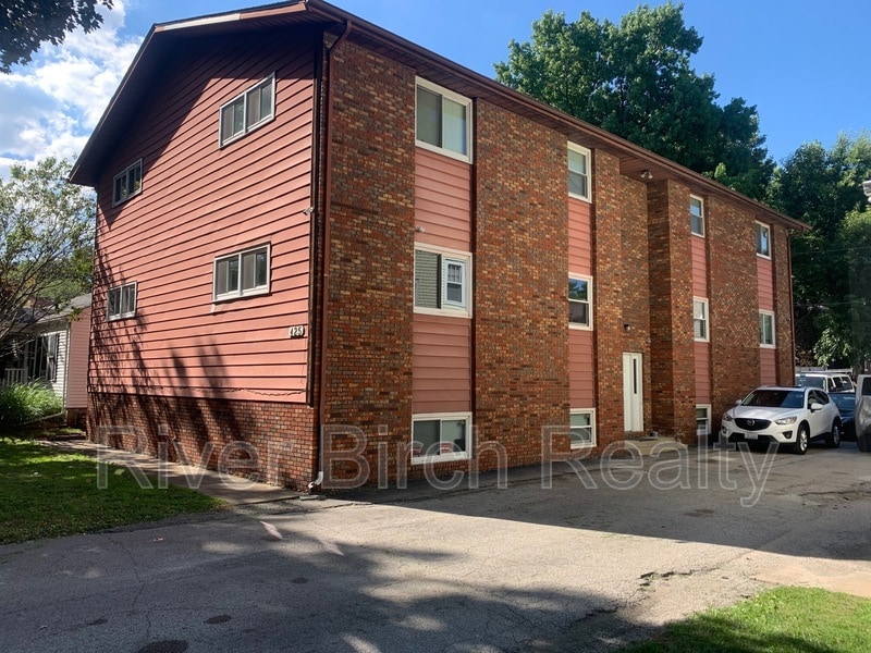 Primary Photo - 425 W Lawrence Ave