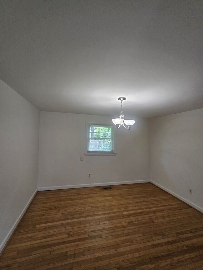 Foto del edificio - 7022 Gardner Dr