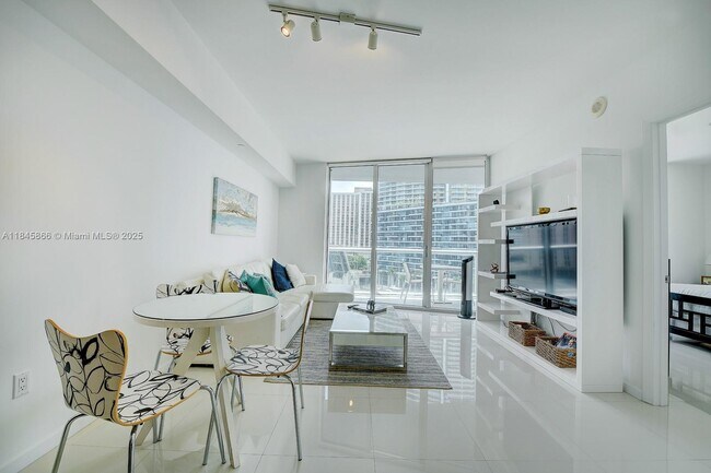 Foto del edificio - 465 Brickell Ave