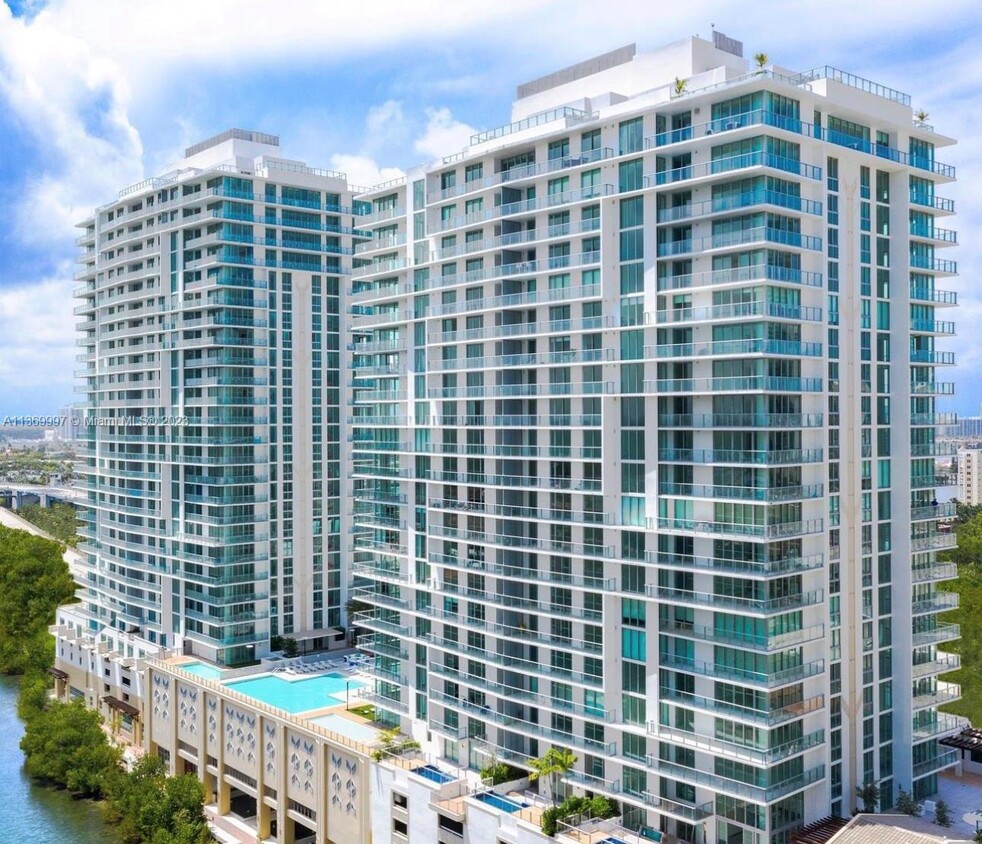 Foto principal - 330 Sunny Isles Blvd