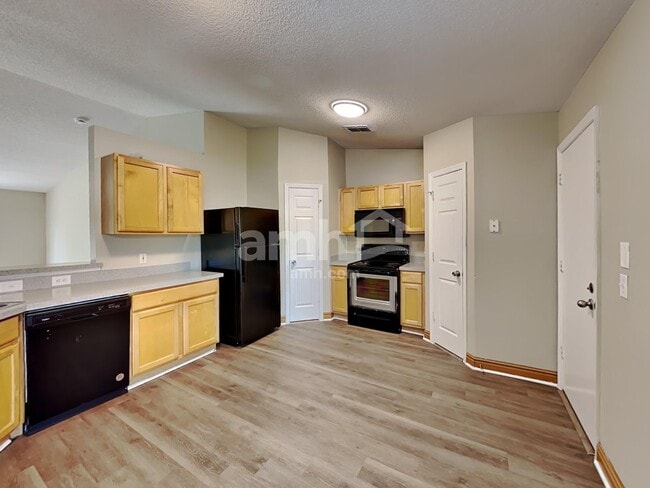 Building Photo - 25012 Hyde Park Blvd