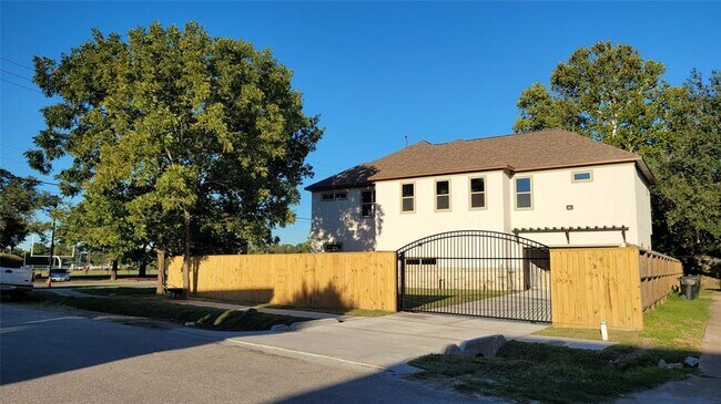 Building Photo - 9729 Neuens Rd
