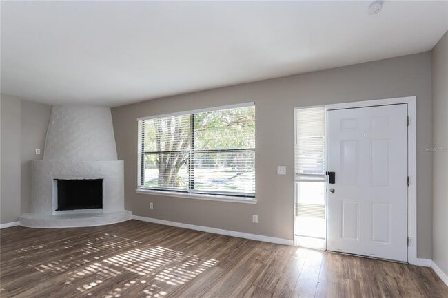 Foto del edificio - 5763 Crestmont Ave