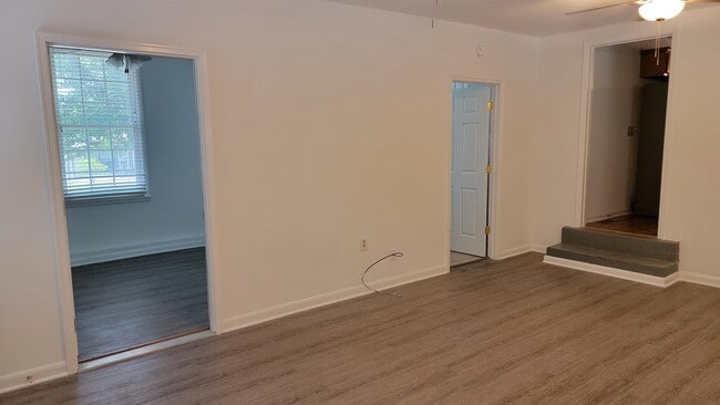 Building Photo - 517 des