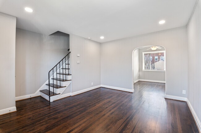 Building Photo - 4813 Midwood Ave