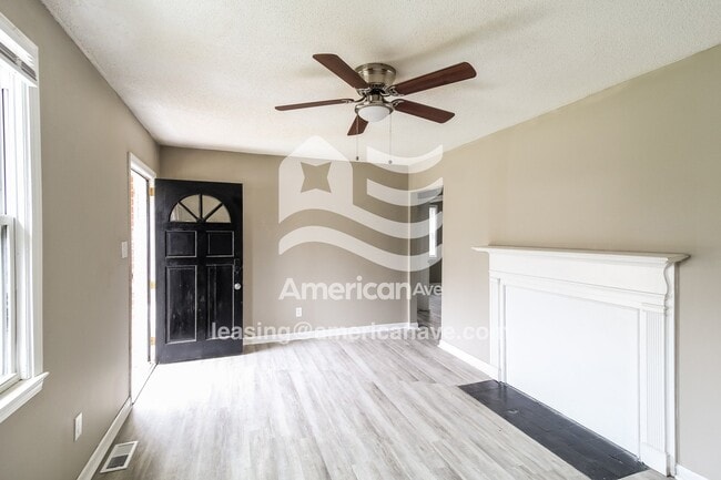 Building Photo - 3275 Mary Dr