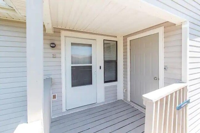 Foto del edificio - 1301 Redwood Ln
