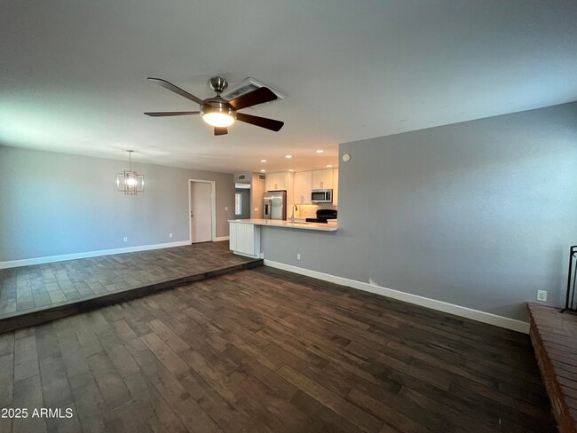 Building Photo - 7418 S Elm St