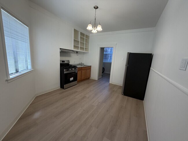 Foto del edificio - Bright & Spacious One Bedroom, Recently Renovated, W&D in Unit. Available Now!