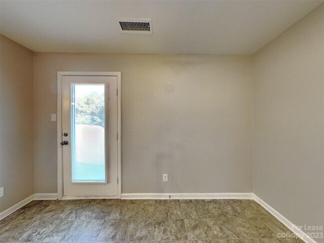 Building Photo - 4540 Stone Mountain Dr