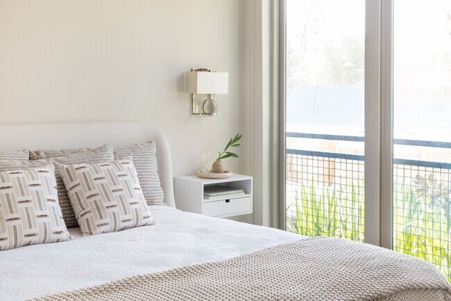 Building Photo - Special Offer: 2 Weeks FREE – Ask for Details!