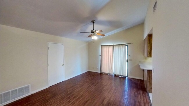 Building Photo - MOVE IN SPECIAL! Spacious 4 Bedroom 2 Bath...