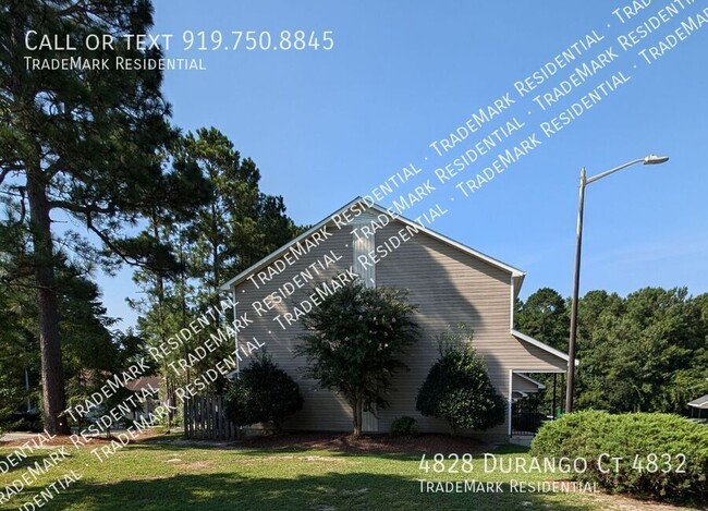 Building Photo - Townhome living close to downtown Fayettev...