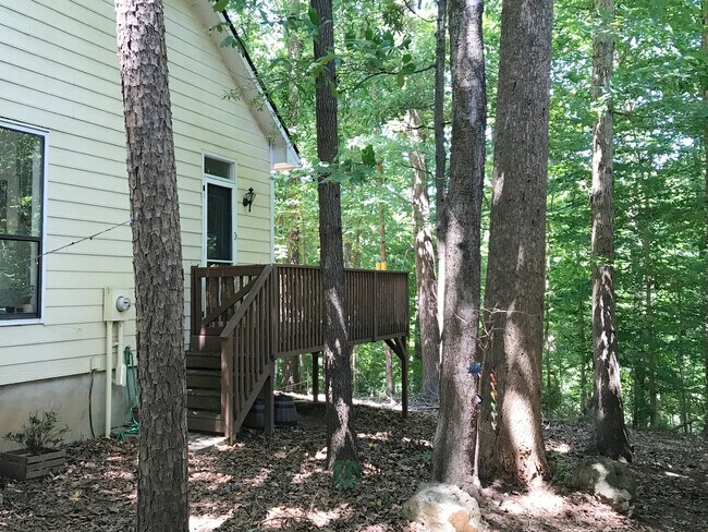 Building Photo - 123 Lantern Way