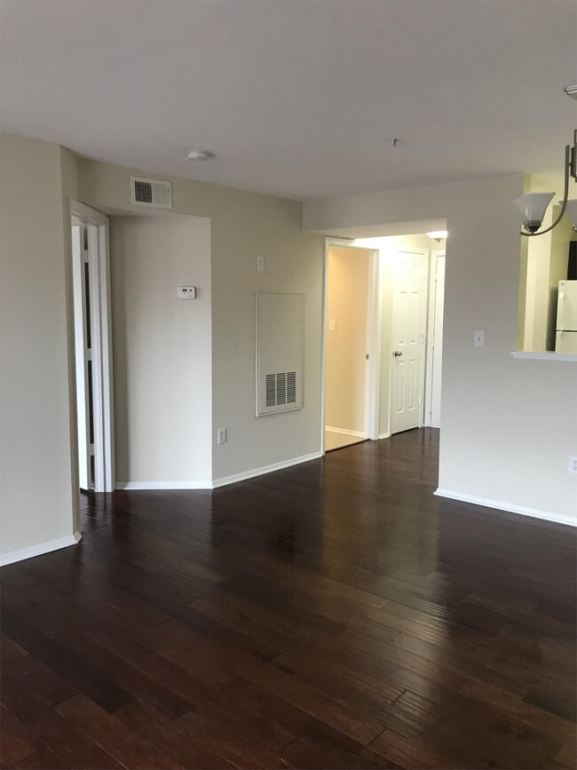Foto del edificio - 14100 Farnsworth Ln