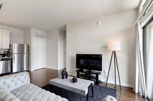 Building Photo - 299 N Highland Ave NE