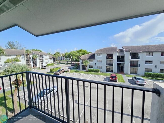 Foto del edificio - 7130 NW 179th St