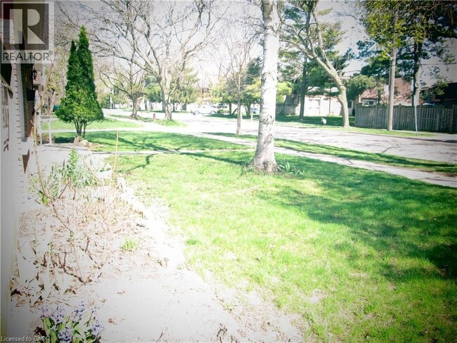 Building Photo - 648 Francis Rd