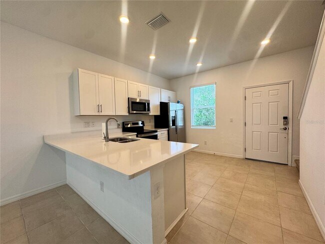 Building Photo - 8528 Daybreak St