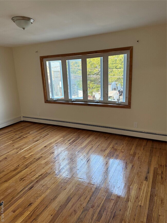 Foto del edificio - 102-12 216th St