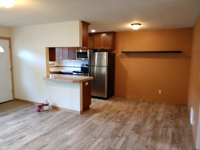 Building Photo - 9727 SE 33rd Ave