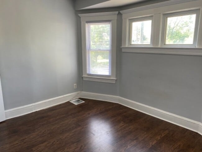 Building Photo - 1 W Franklin St