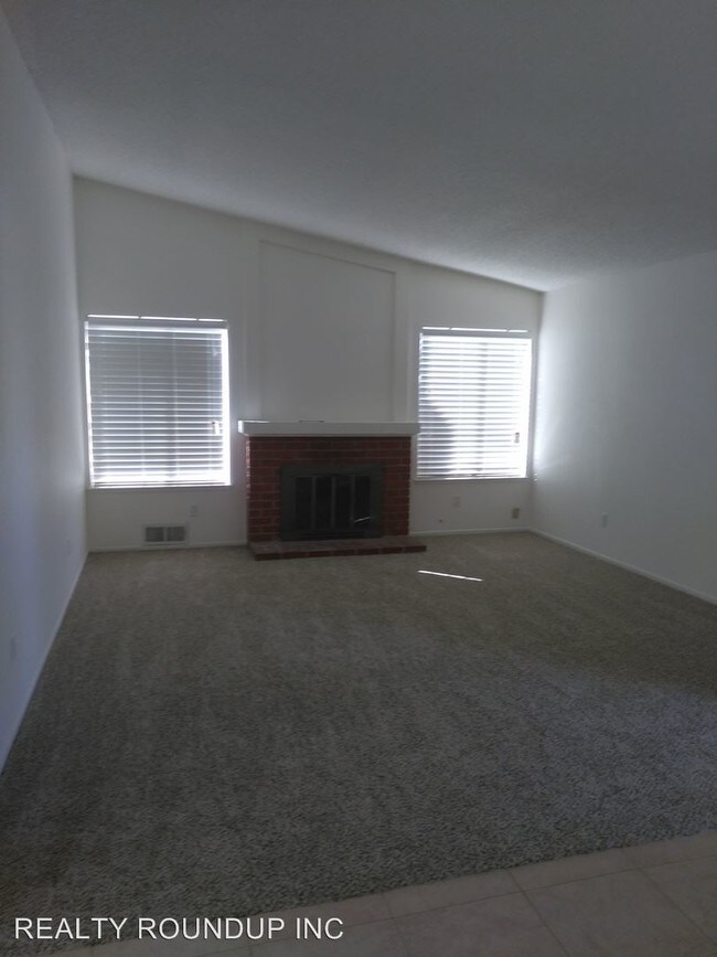 Building Photo - 71 Del Vista Cir