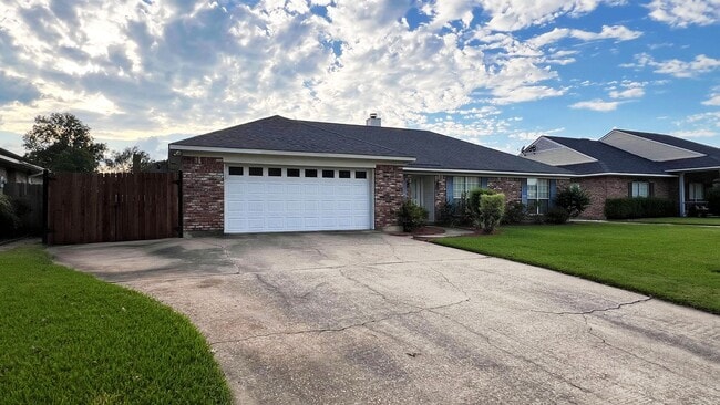 Building Photo - 5022 Belle Chasse Dr
