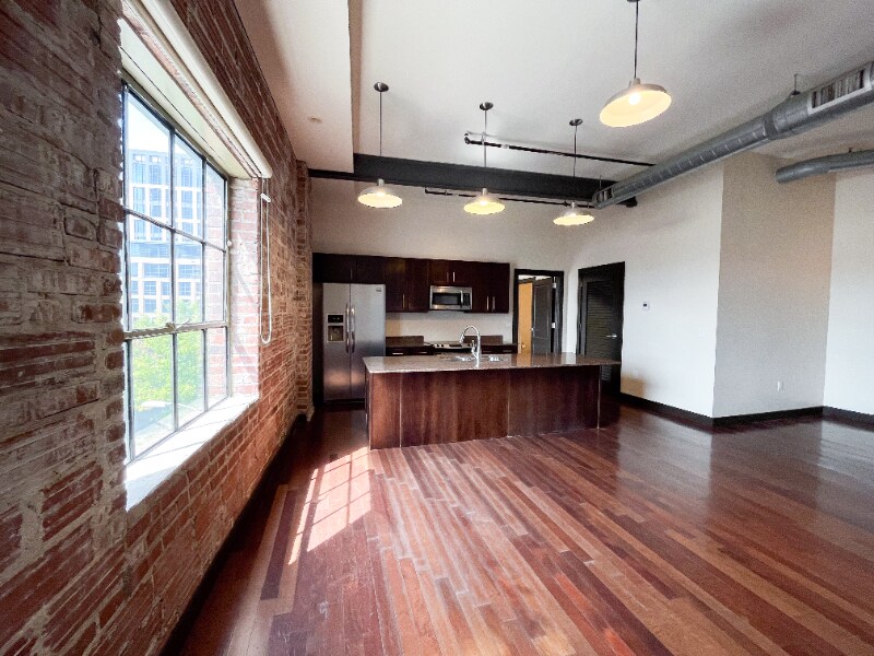 107 N Detroit Ave Unit 300, Tulsa, OK 74120 Room for Rent in Tulsa