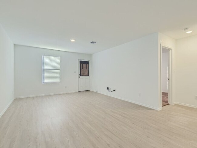 Building Photo - New Construction!