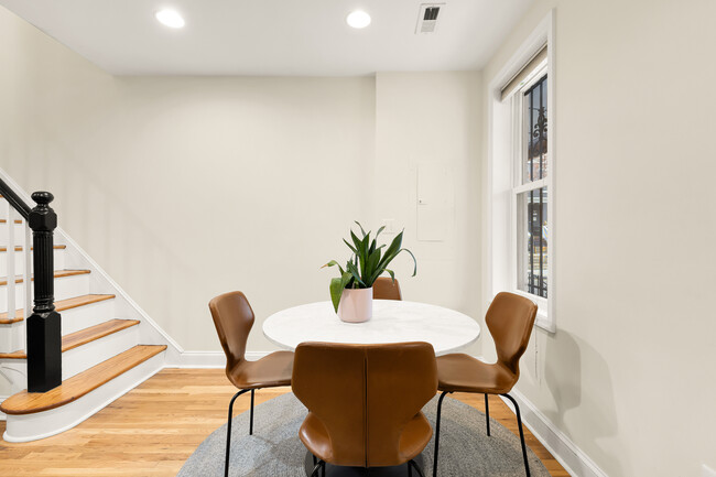 Foto del edificio - 3221 6th St NW